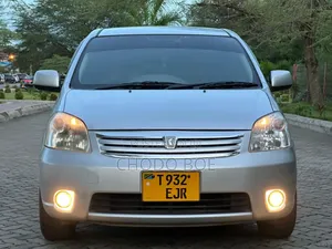 Toyota Raum 2005 Silver