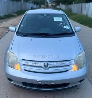 Toyota IST 2002 Silver
