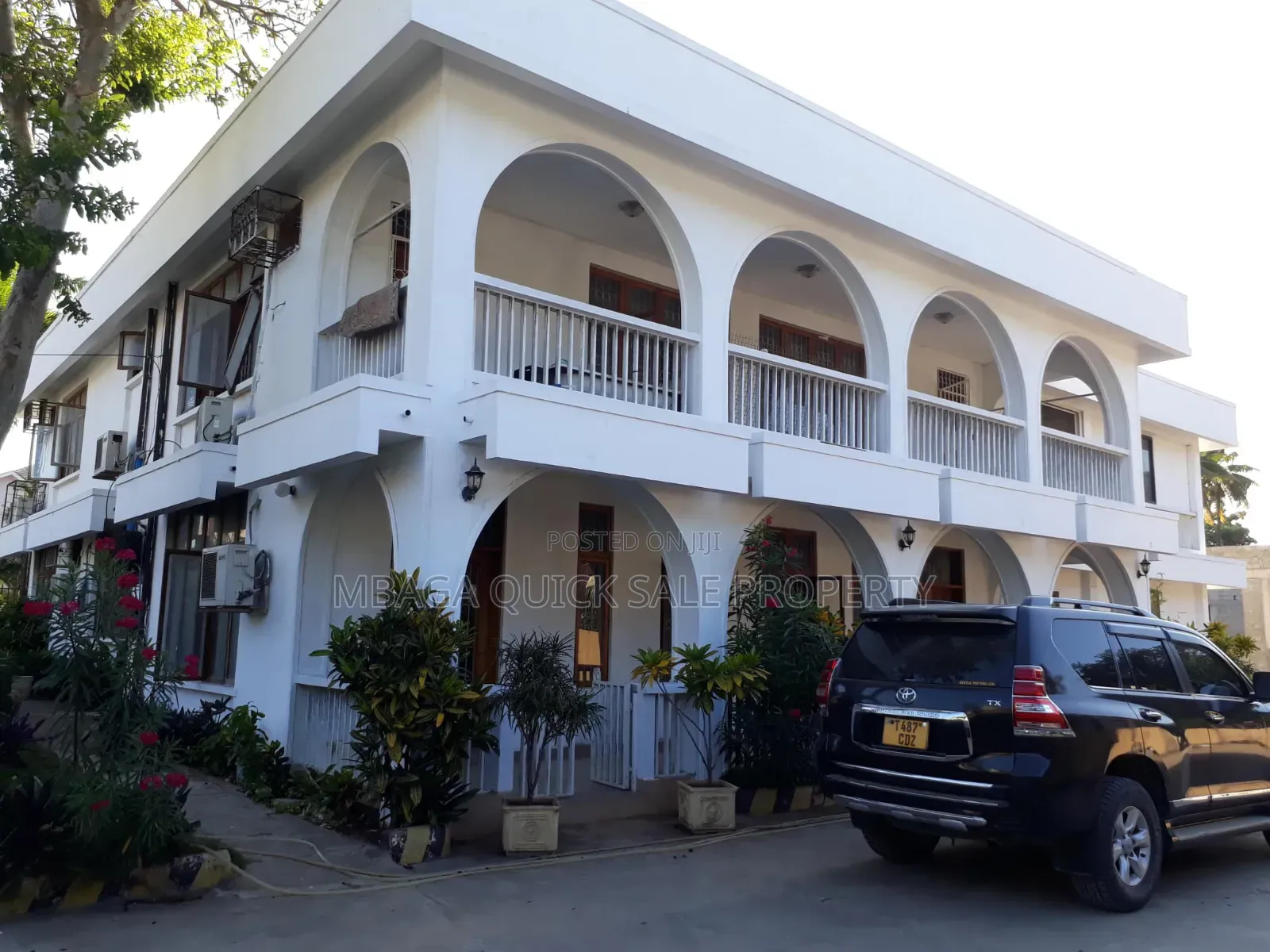 10bdrm House in Mikocheni for rent