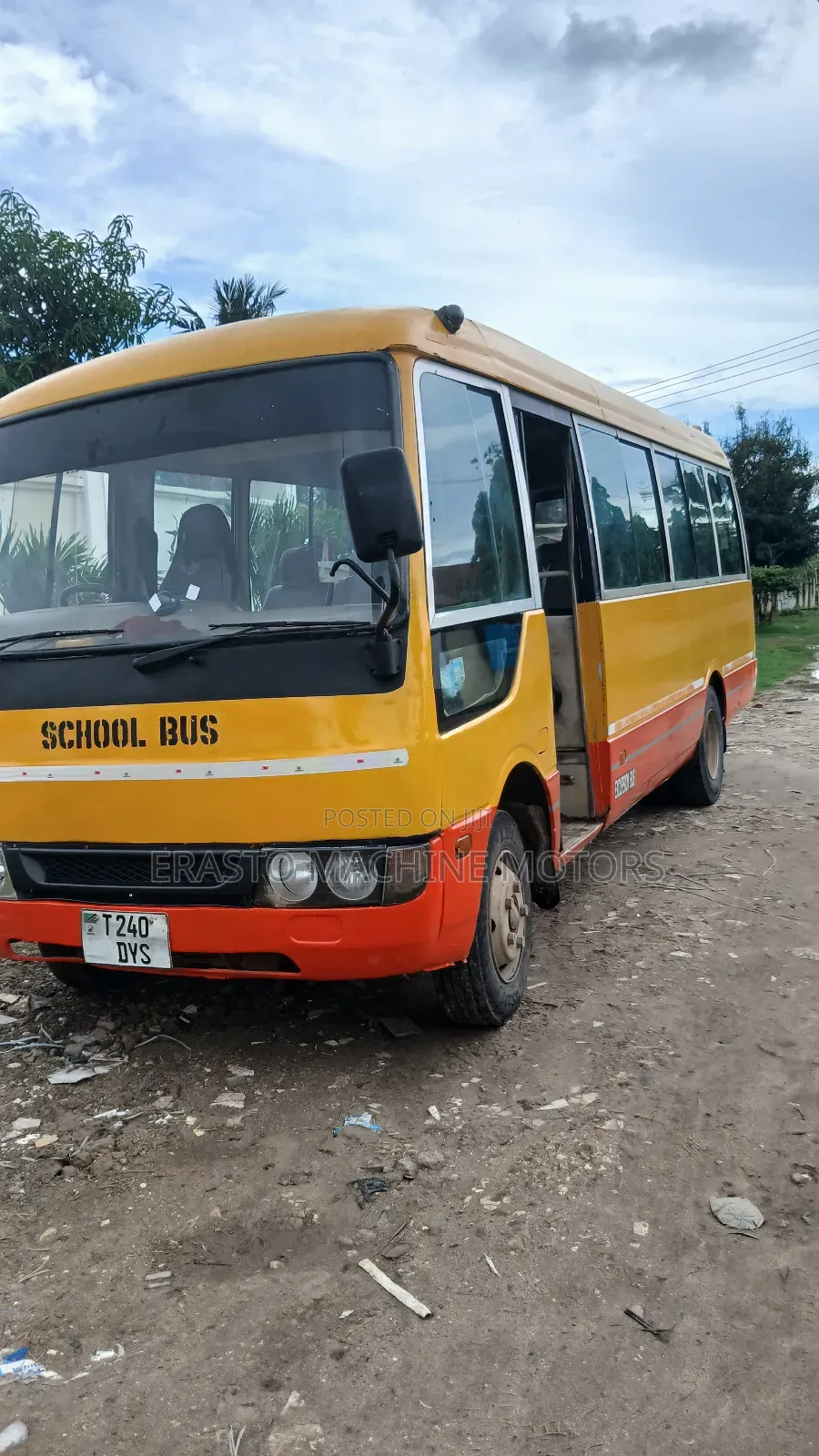 Mitsubishi Fuso Rosa 2004 Yellow