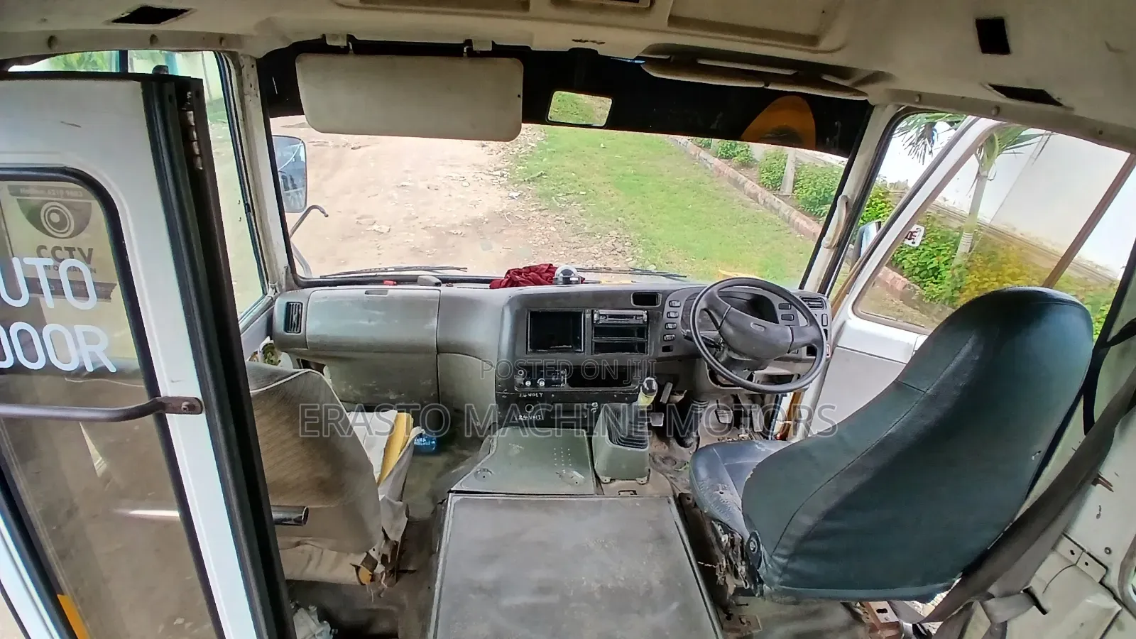 Mitsubishi Fuso Rosa 2004 Yellow