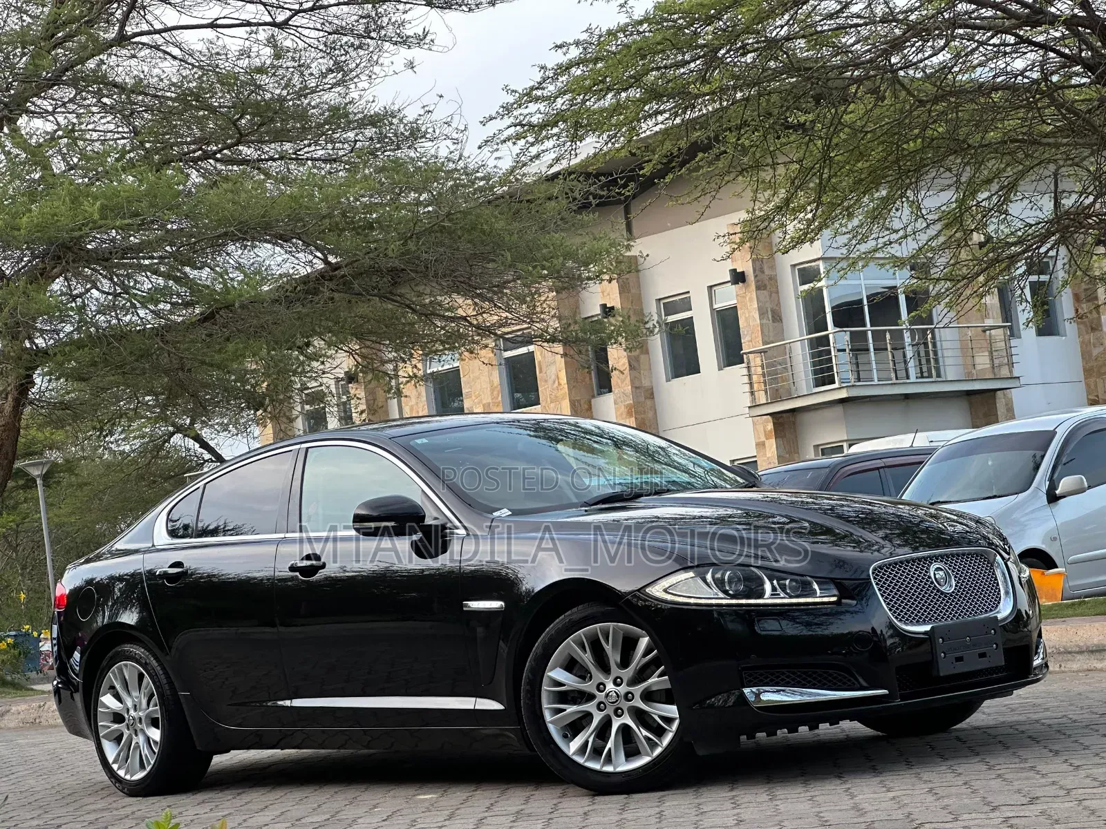 Jaguar XF 4dr Sedan (2.0L 4cyl Turbo 8A) 2014 Black