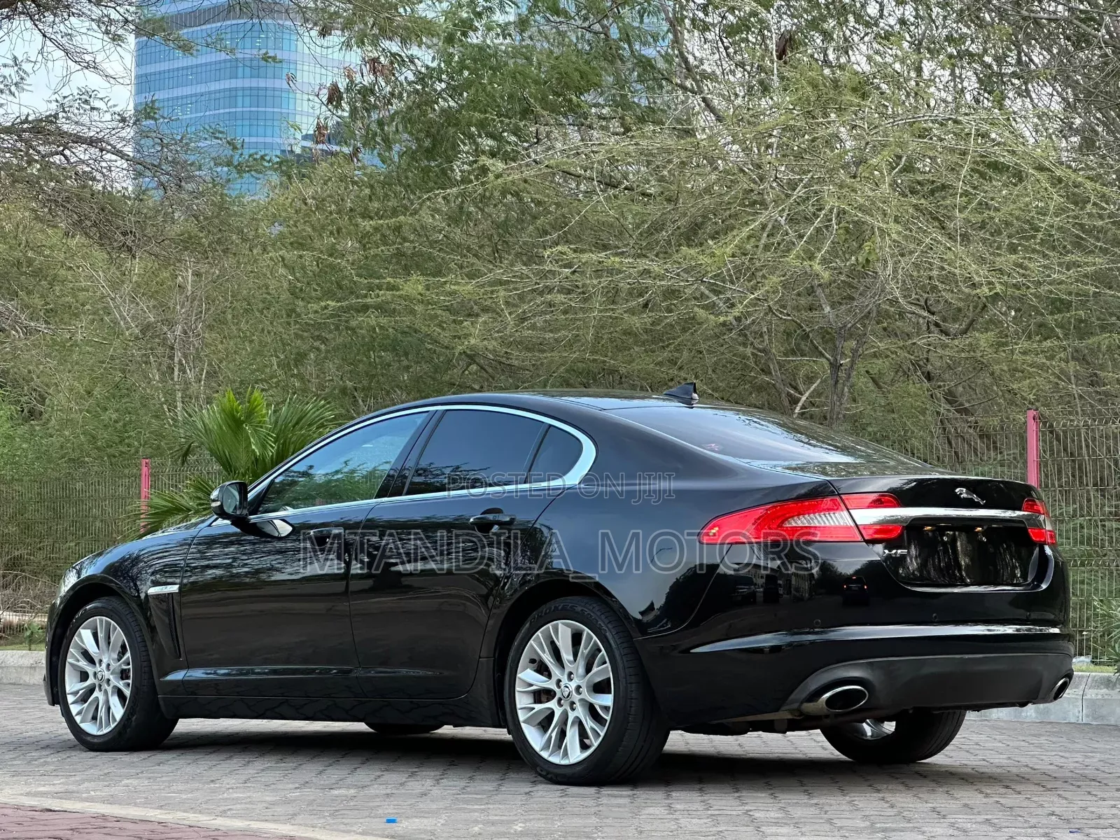 Jaguar XF 4dr Sedan (2.0L 4cyl Turbo 8A) 2014 Black