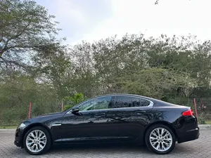 Jaguar XF 4dr Sedan (2.0L 4cyl Turbo 8A) 2014 Black