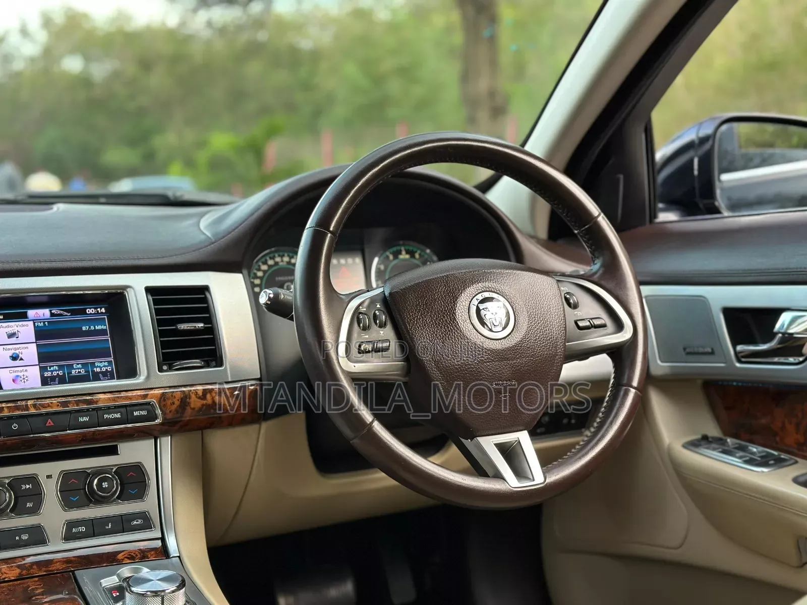 Jaguar XF 4dr Sedan (2.0L 4cyl Turbo 8A) 2014 Black