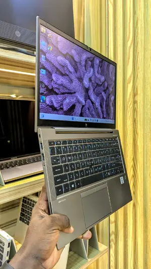 Laptop HP ZBook Firefly 14 G7 16GB Intel Core i7 SSD 256GB