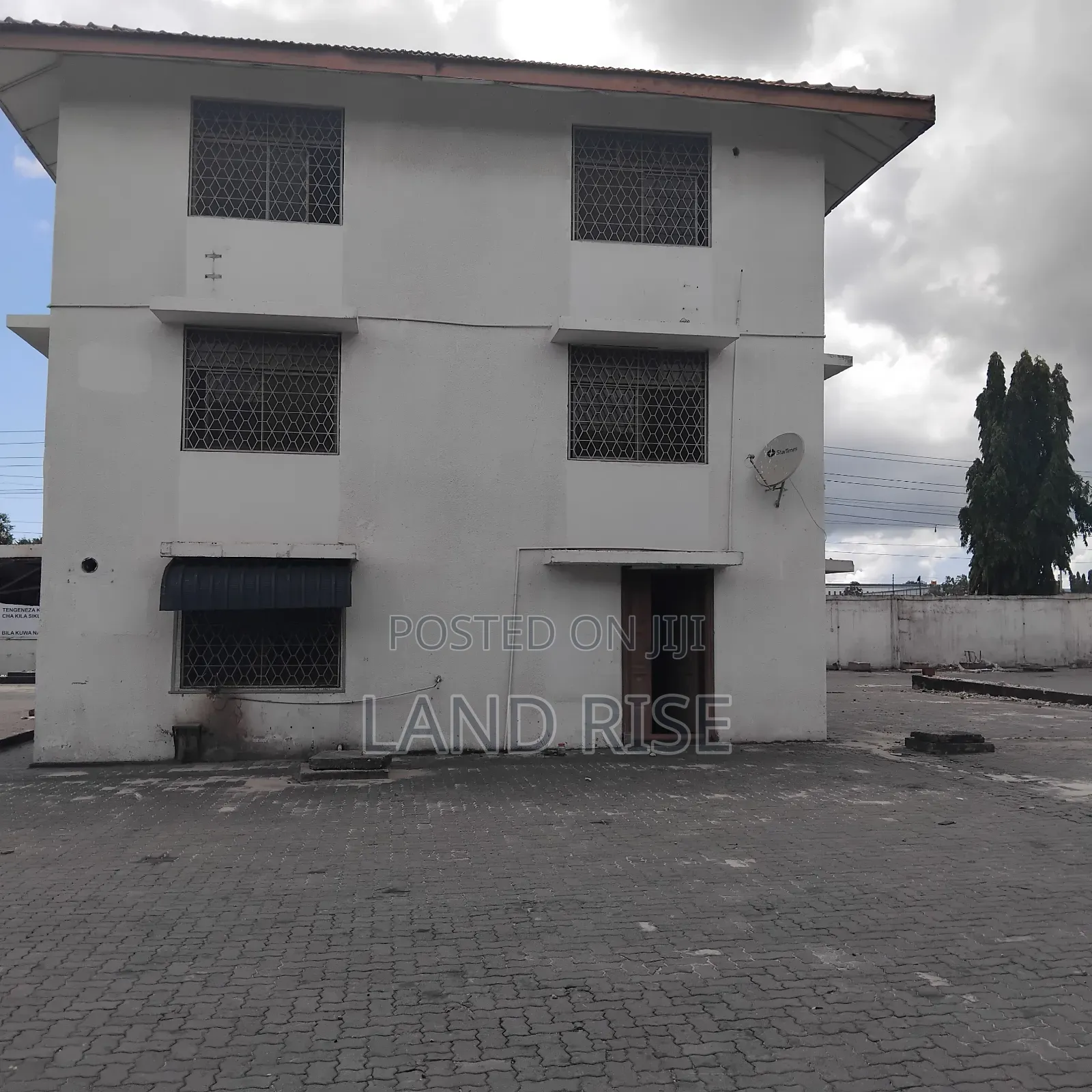 Warehouse in Tazara 2000 SQM