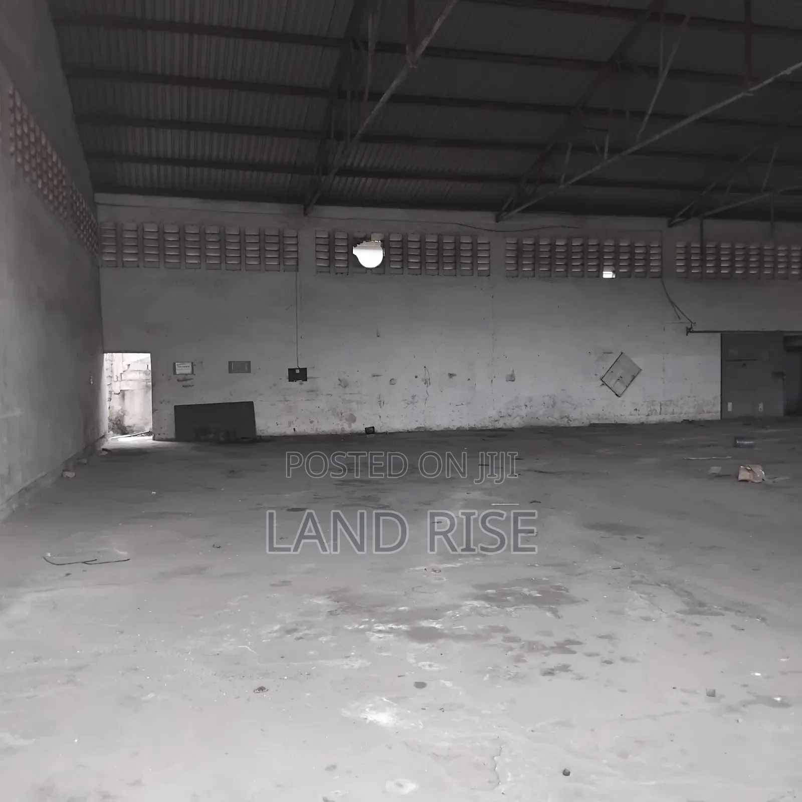 Warehouse in Tazara 2000 SQM