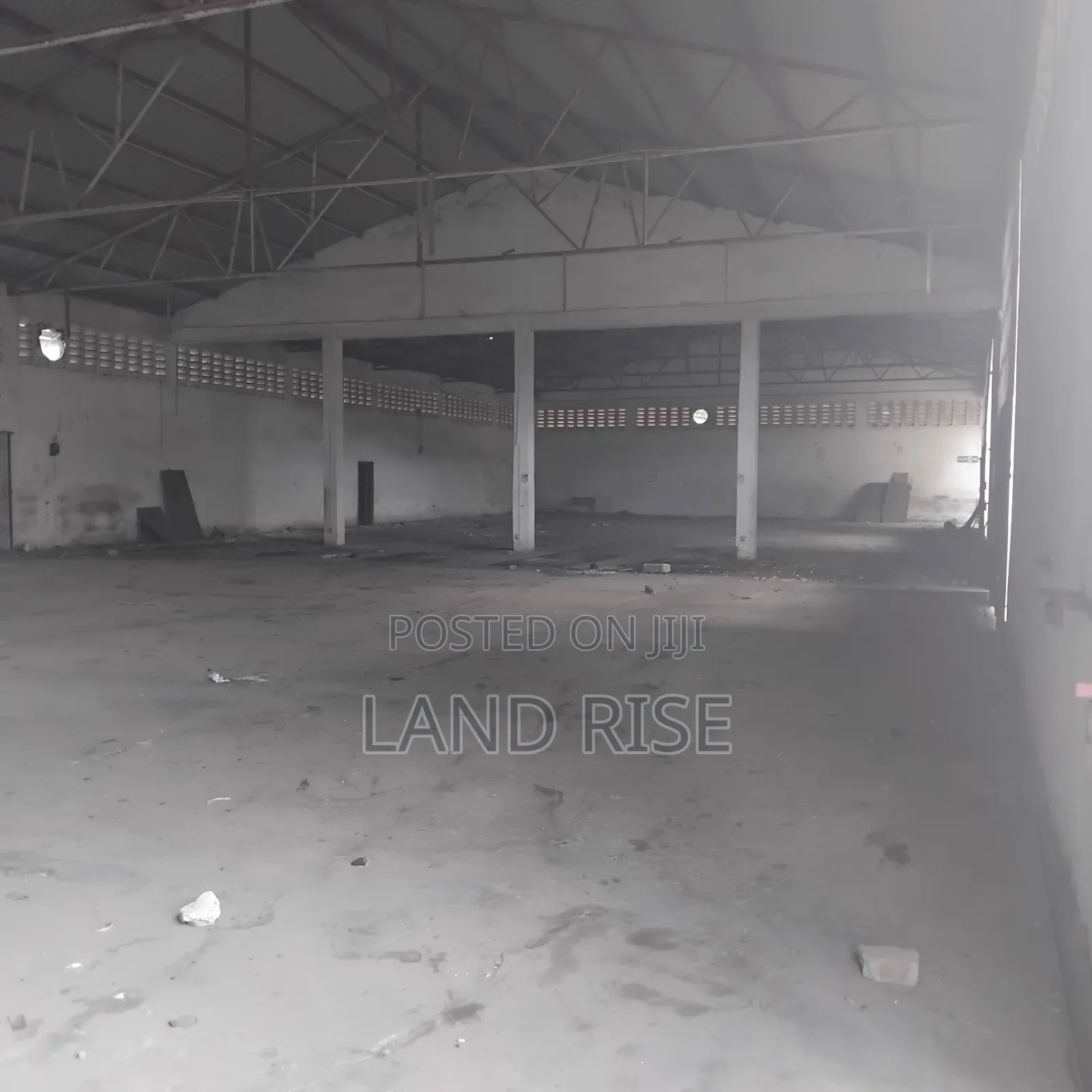 Warehouse in Tazara 2000 SQM