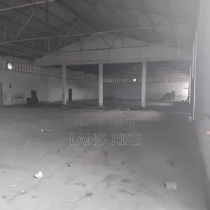 Warehouse in Tazara 2000 SQM