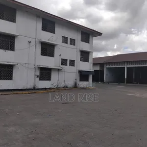 Warehouse in Tazara 2000 SQM