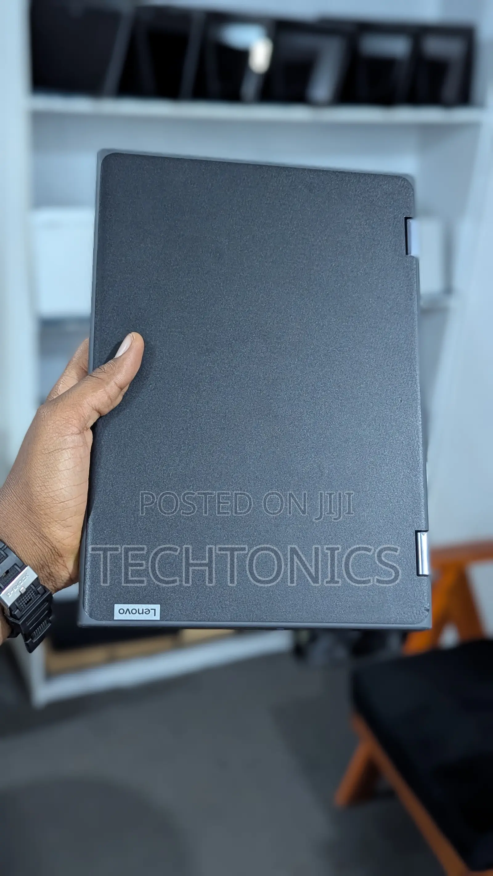 Laptop Lenovo 300e 4GB Intel SSD 128GB