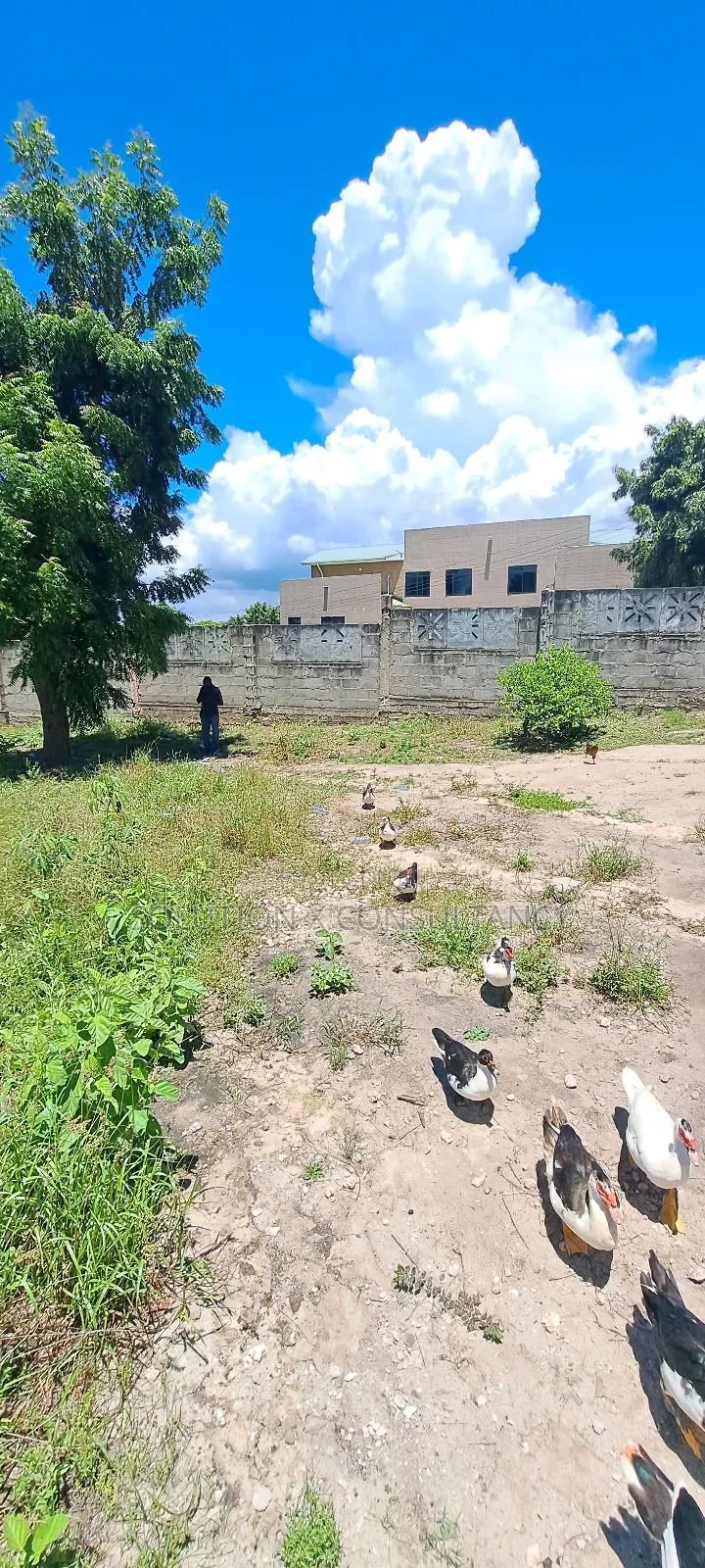 Kiwanja Kinauzwa Tegeta Mivumoni