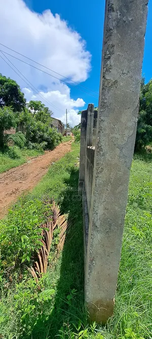 Kiwanja Kinauzwa Tegeta Madale