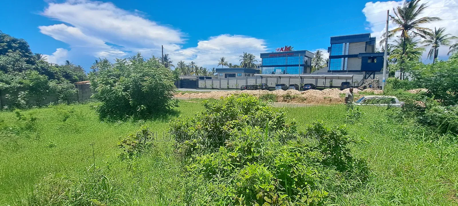 Kiwanja Kinauzwa Mivumoni Kimeshika Lami