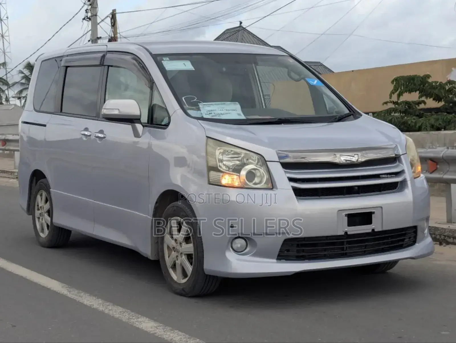 Toyota Noah 2.0 143hp AWD (8 Seater) 2008 Silver