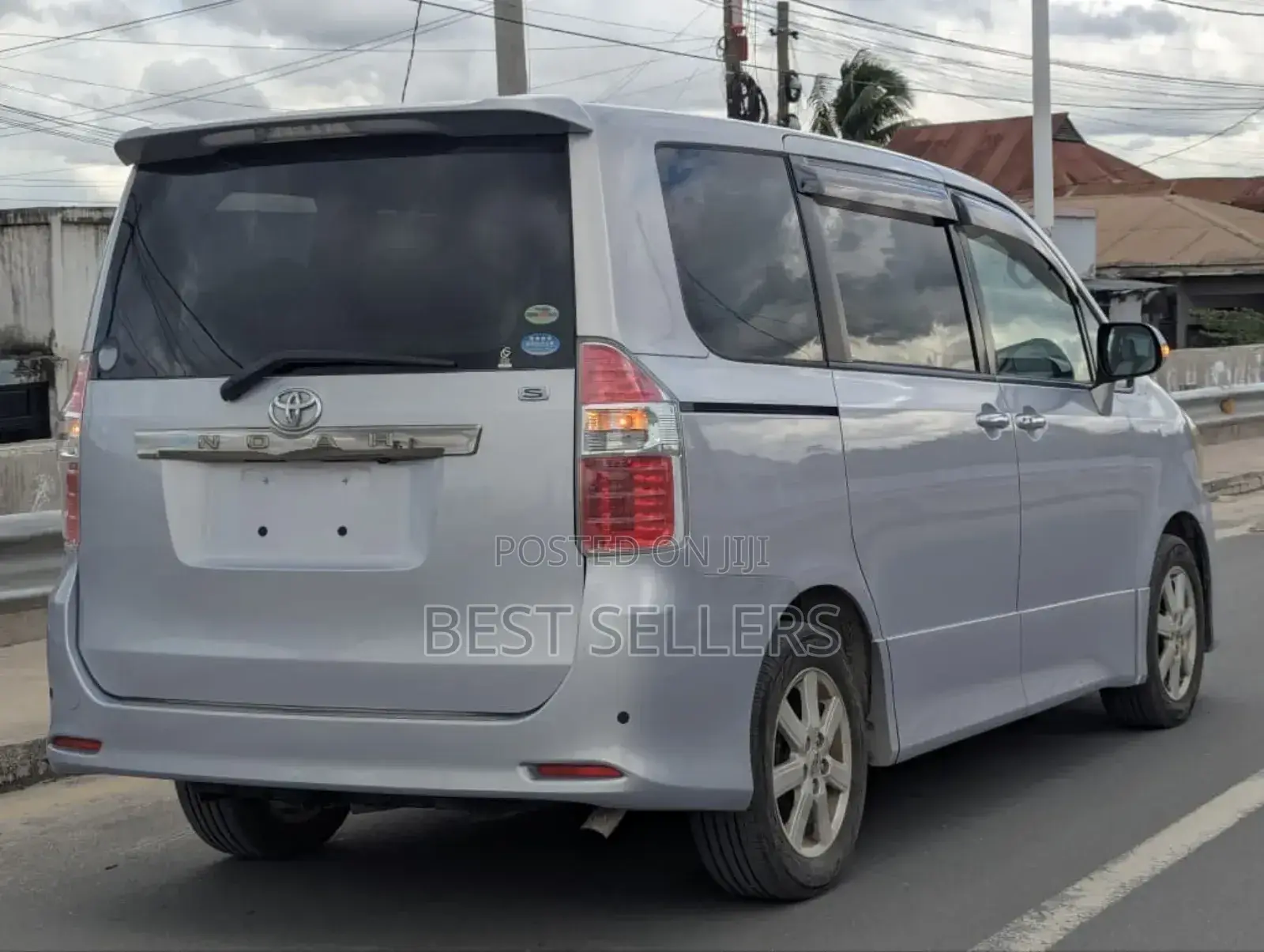 Toyota Noah 2.0 143hp AWD (8 Seater) 2008 Silver