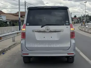 Toyota Noah 2.0 143hp AWD (8 Seater) 2008 Silver