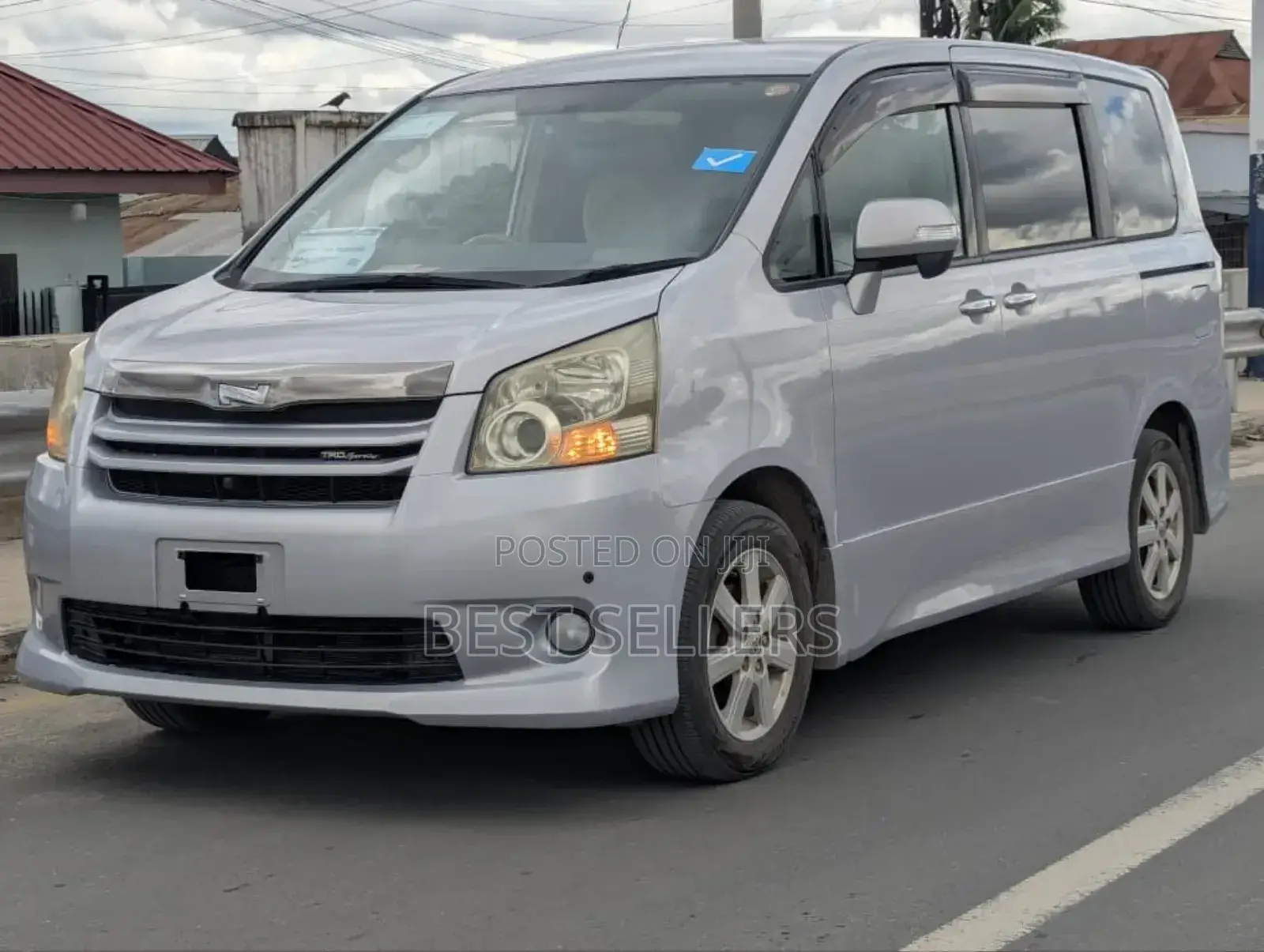 Toyota Noah 2.0 143hp AWD (8 Seater) 2008 Silver