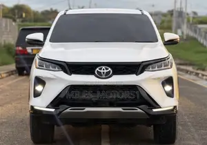 Toyota Fortuner 2025 White