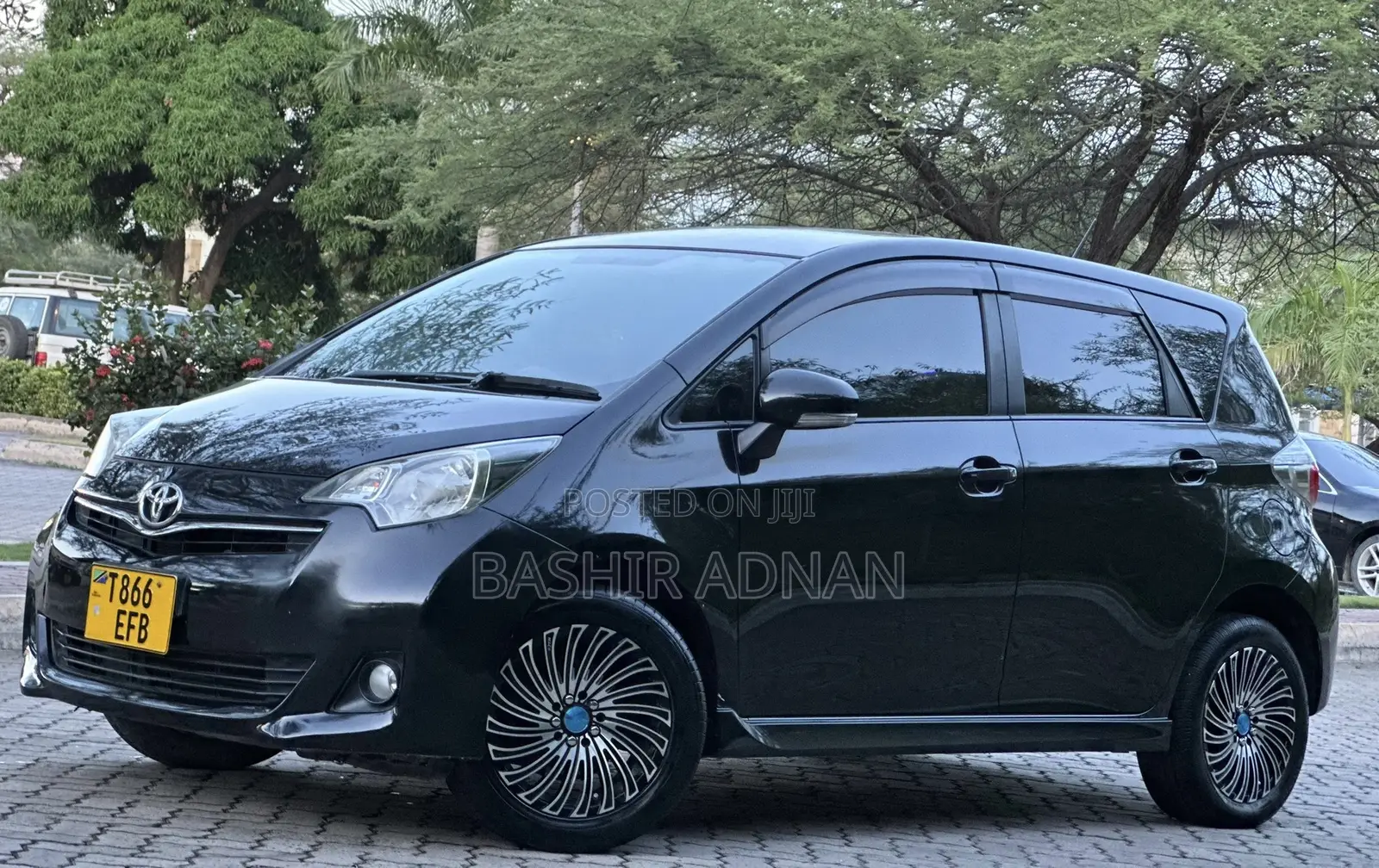 Toyota Ractis 1.5 FWD 2010 Black
