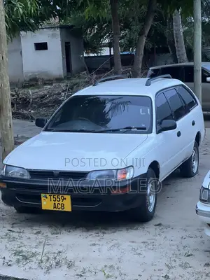 Toyota Corolla 2000 White