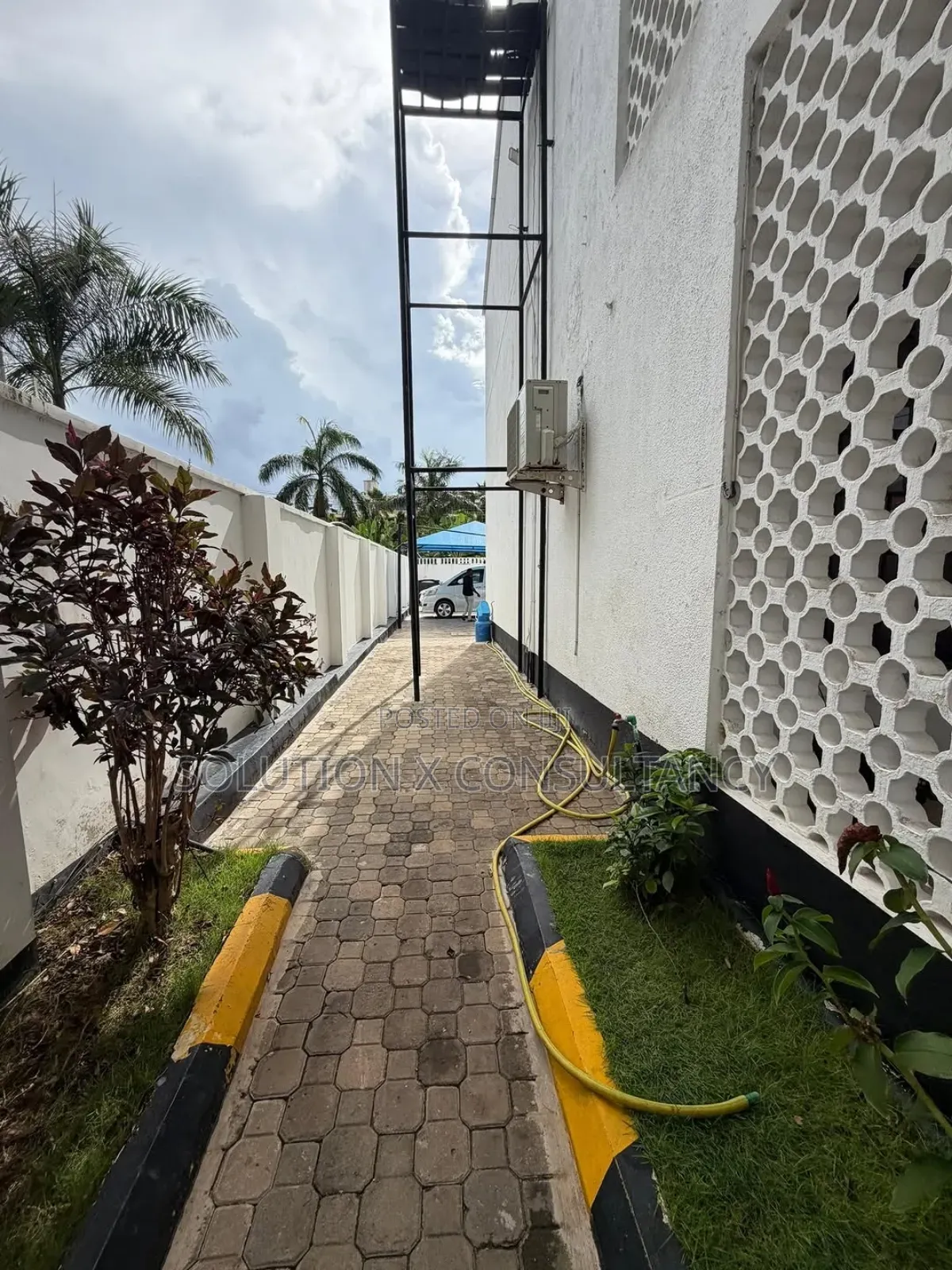 Furnished 4bdrm Villa in Masaki for rent
