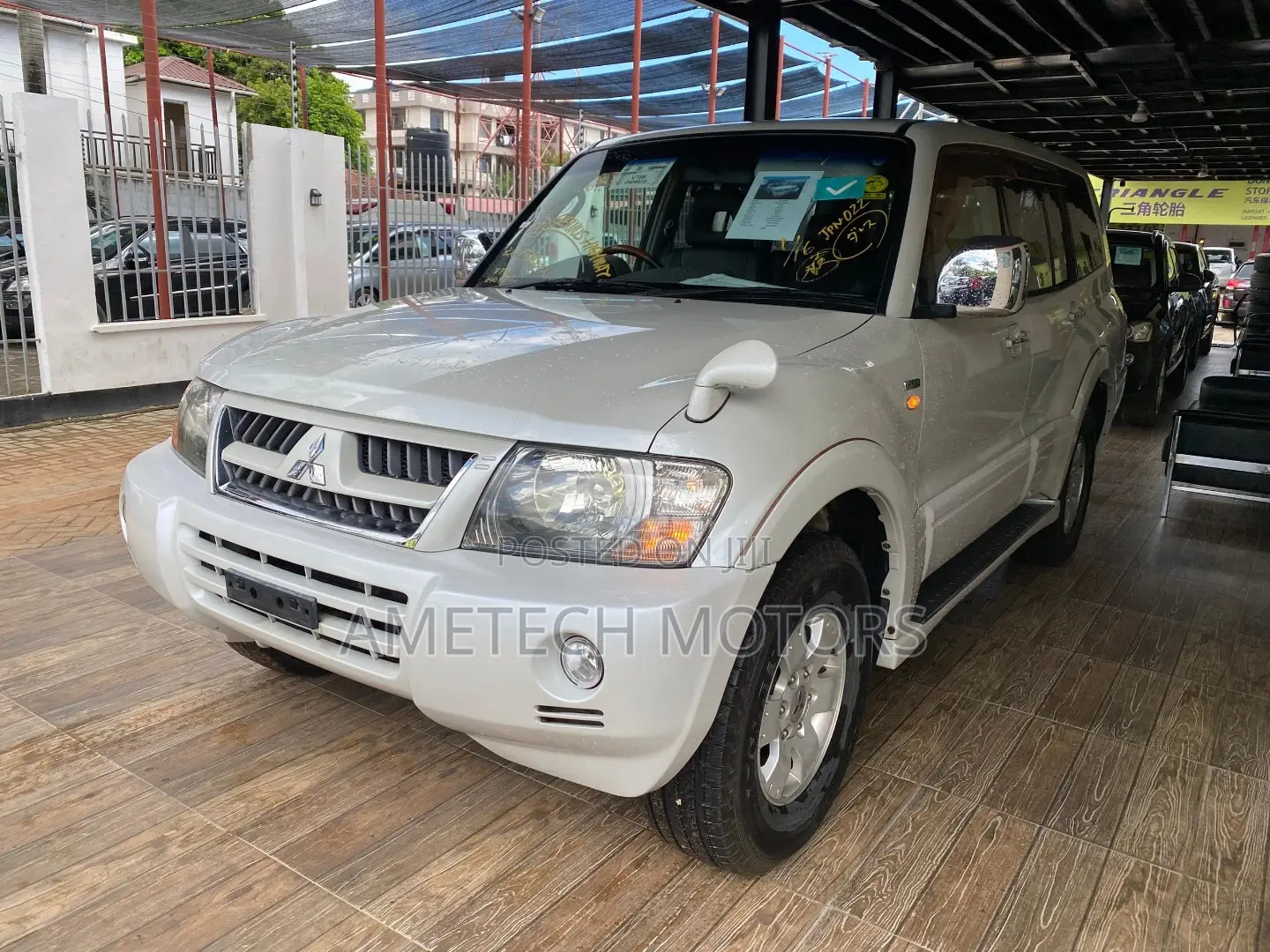 Mitsubishi Pajero 2004 White