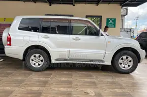Mitsubishi Pajero 2004 White