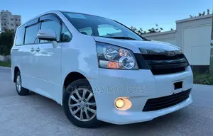 Toyota Noah 2.0 143hp AWD (7 Seater) 2009 Pearl