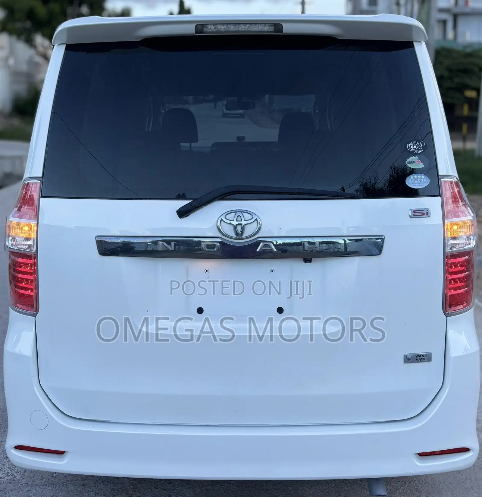 Toyota Noah 2.0 143hp AWD (7 Seater) 2009 Pearl
