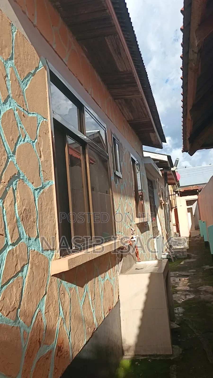 Furnished 10bdrm House in Nyakato for sale
