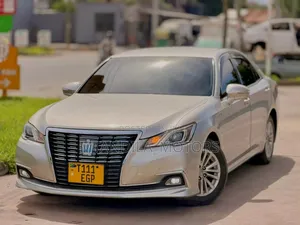 Toyota Crown 2017 Silver