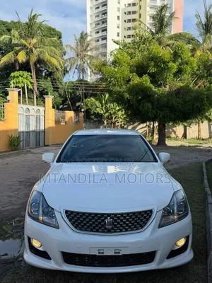Toyota Crown 2010 White