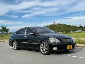 Toyota Crown Royale 2005 Black