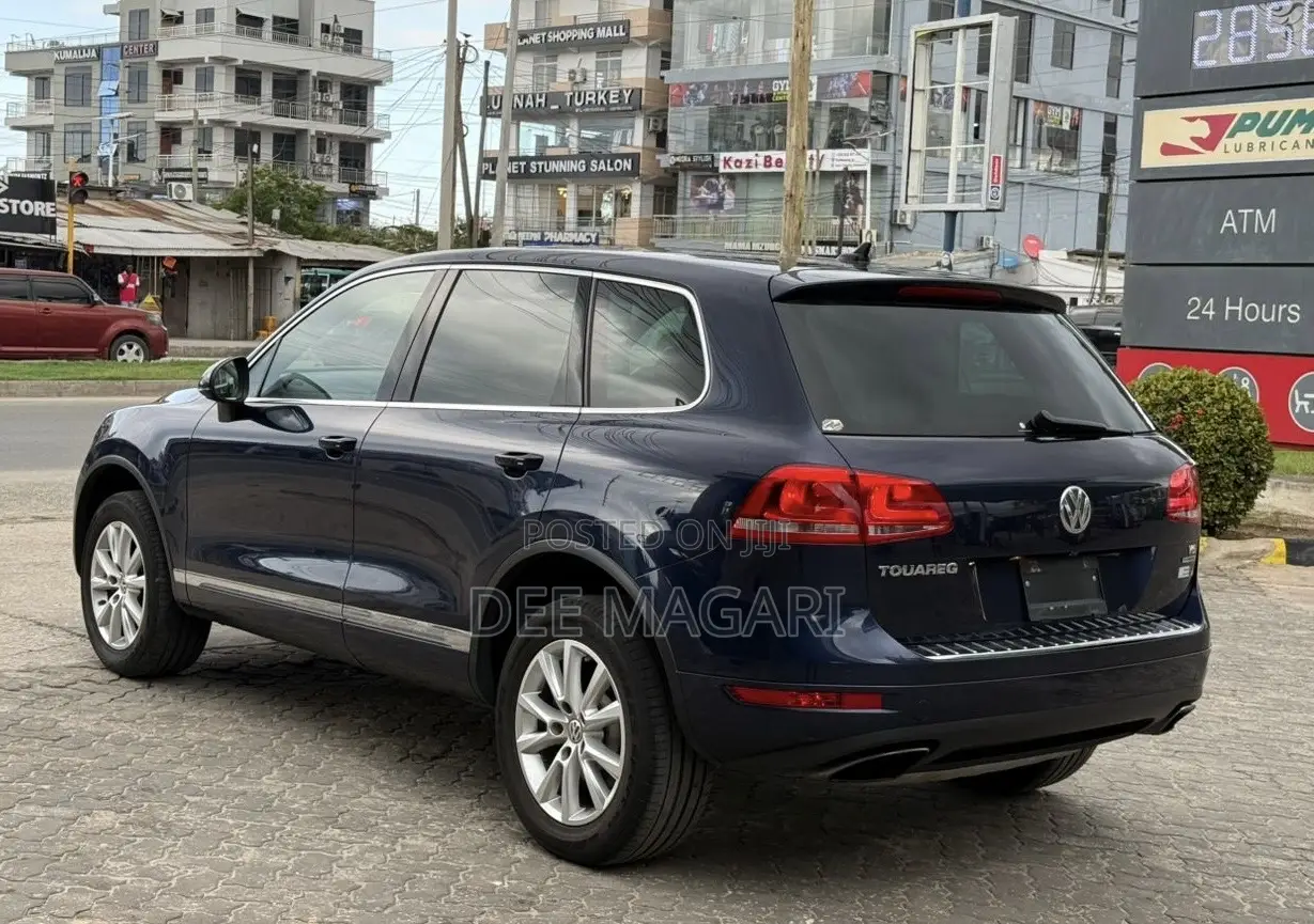 Volkswagen Touareg 2011 Blue