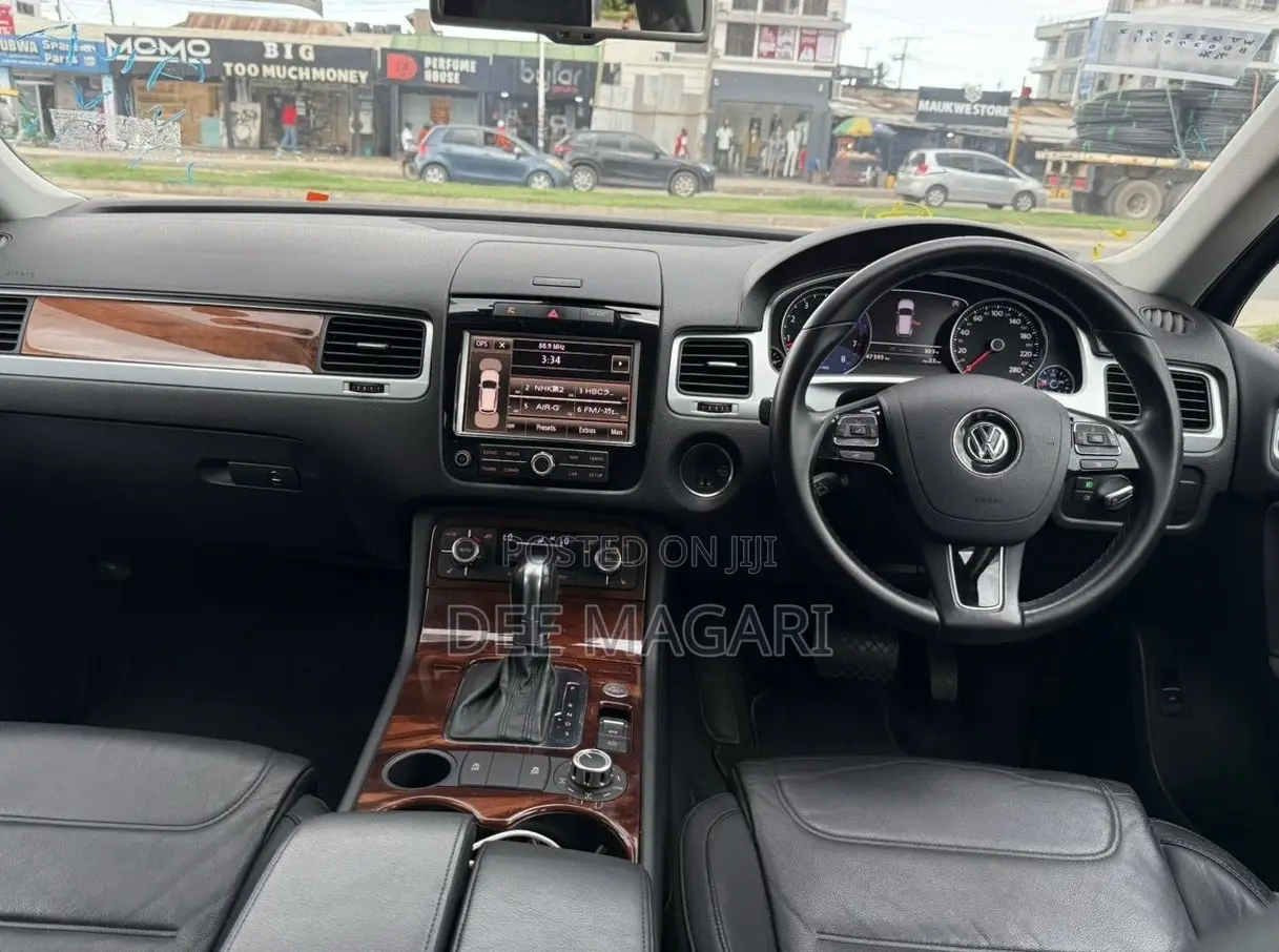 Volkswagen Touareg 2011 Blue