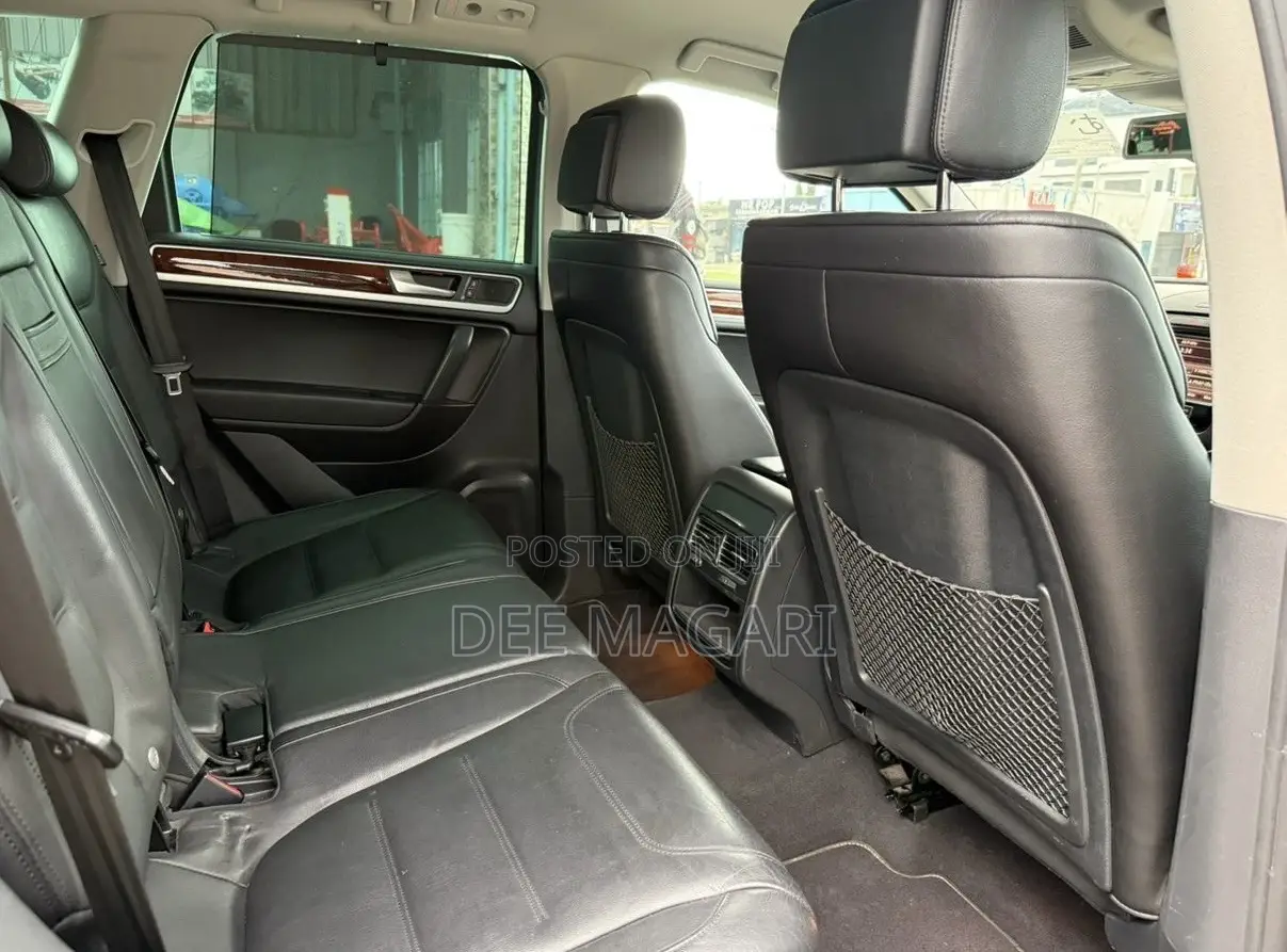 Volkswagen Touareg 2011 Blue
