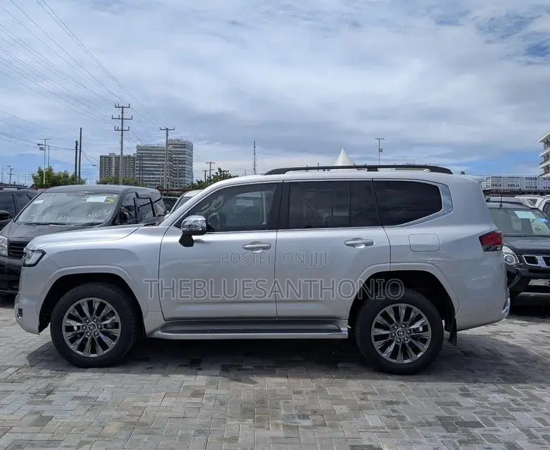 Toyota Land Cruiser 2023 Silver