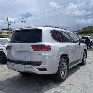 Toyota Land Cruiser 2023 Silver