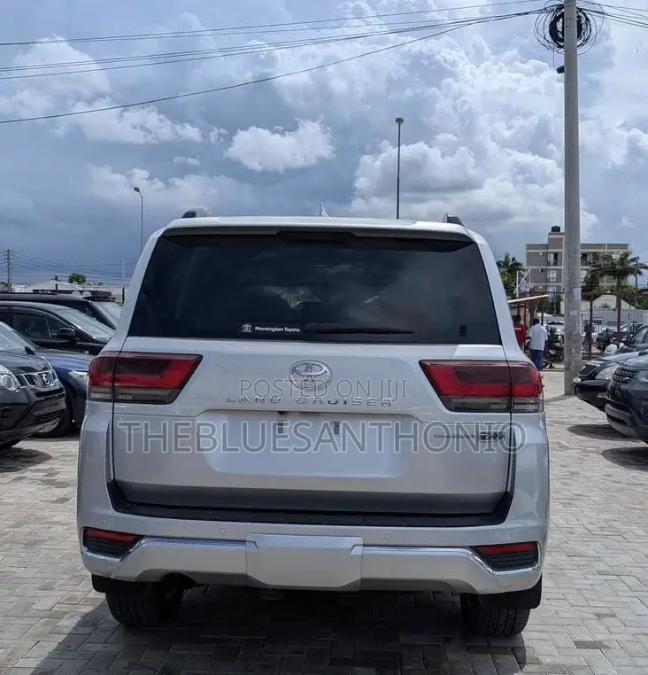 Toyota Land Cruiser 2023 Silver