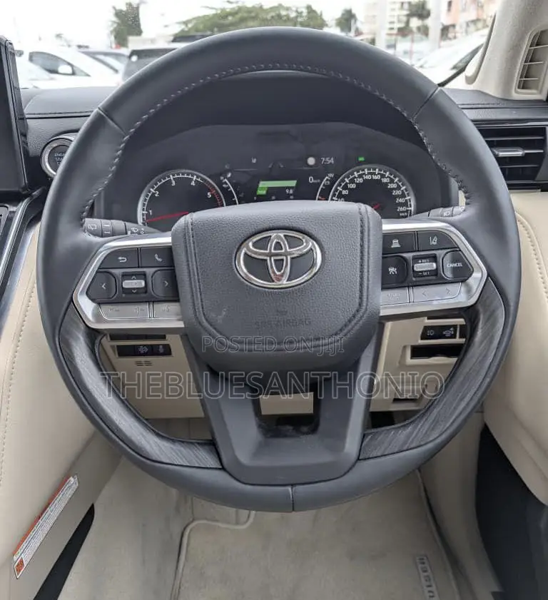 Toyota Land Cruiser 2023 Silver