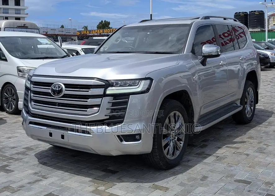 Toyota Land Cruiser 2023 Silver
