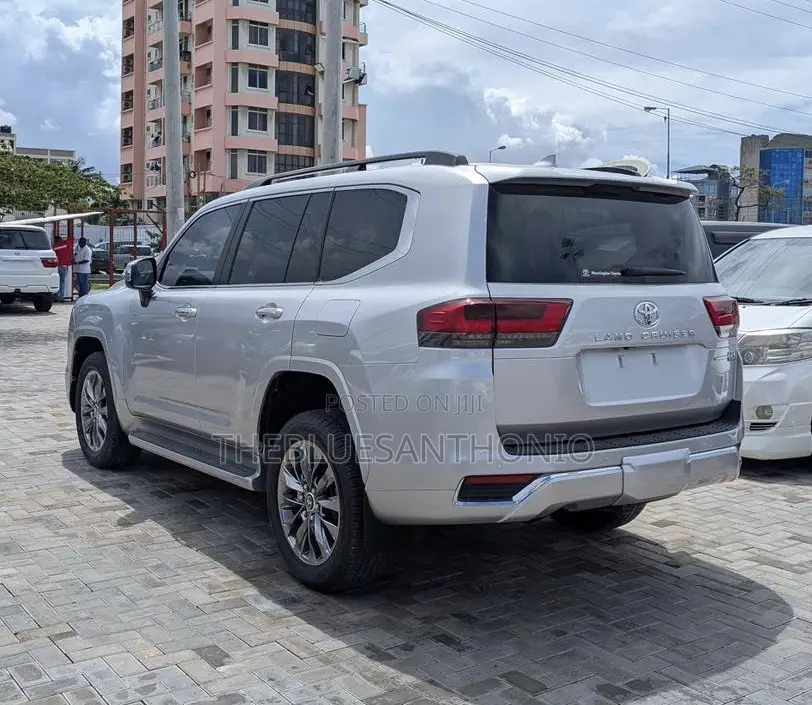 Toyota Land Cruiser 2023 Silver