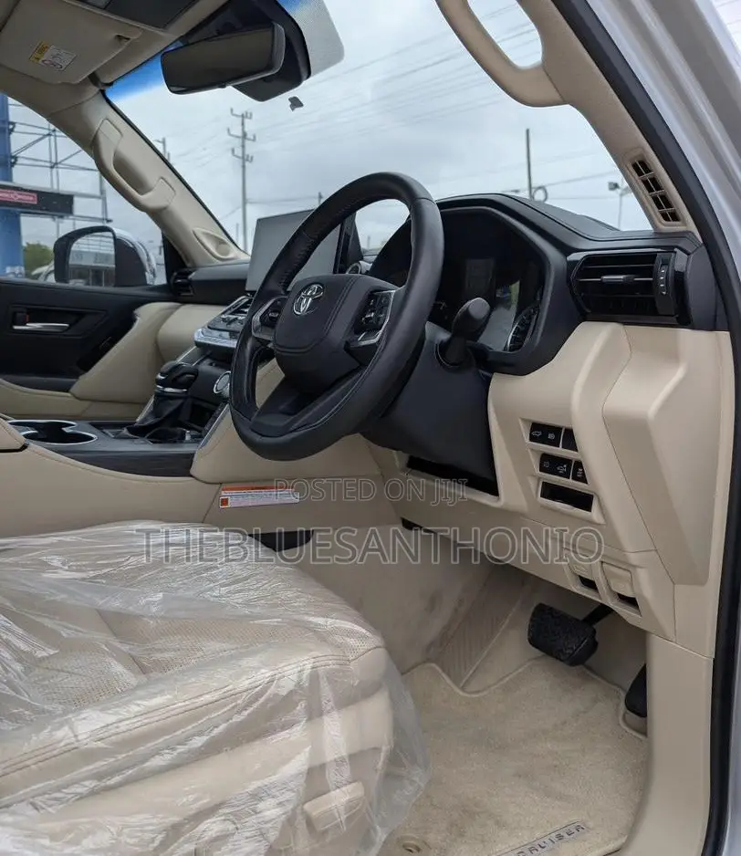 Toyota Land Cruiser 2023 Silver