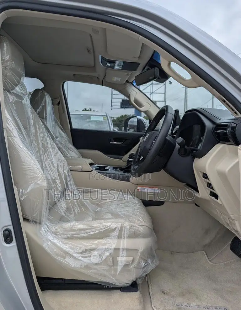 Toyota Land Cruiser 2023 Silver