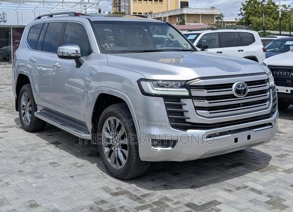 Toyota Land Cruiser 2023 Silver