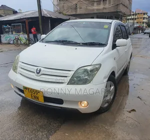 Toyota IST 2004 White