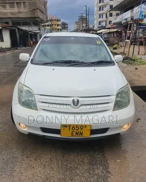 Toyota IST 2004 White