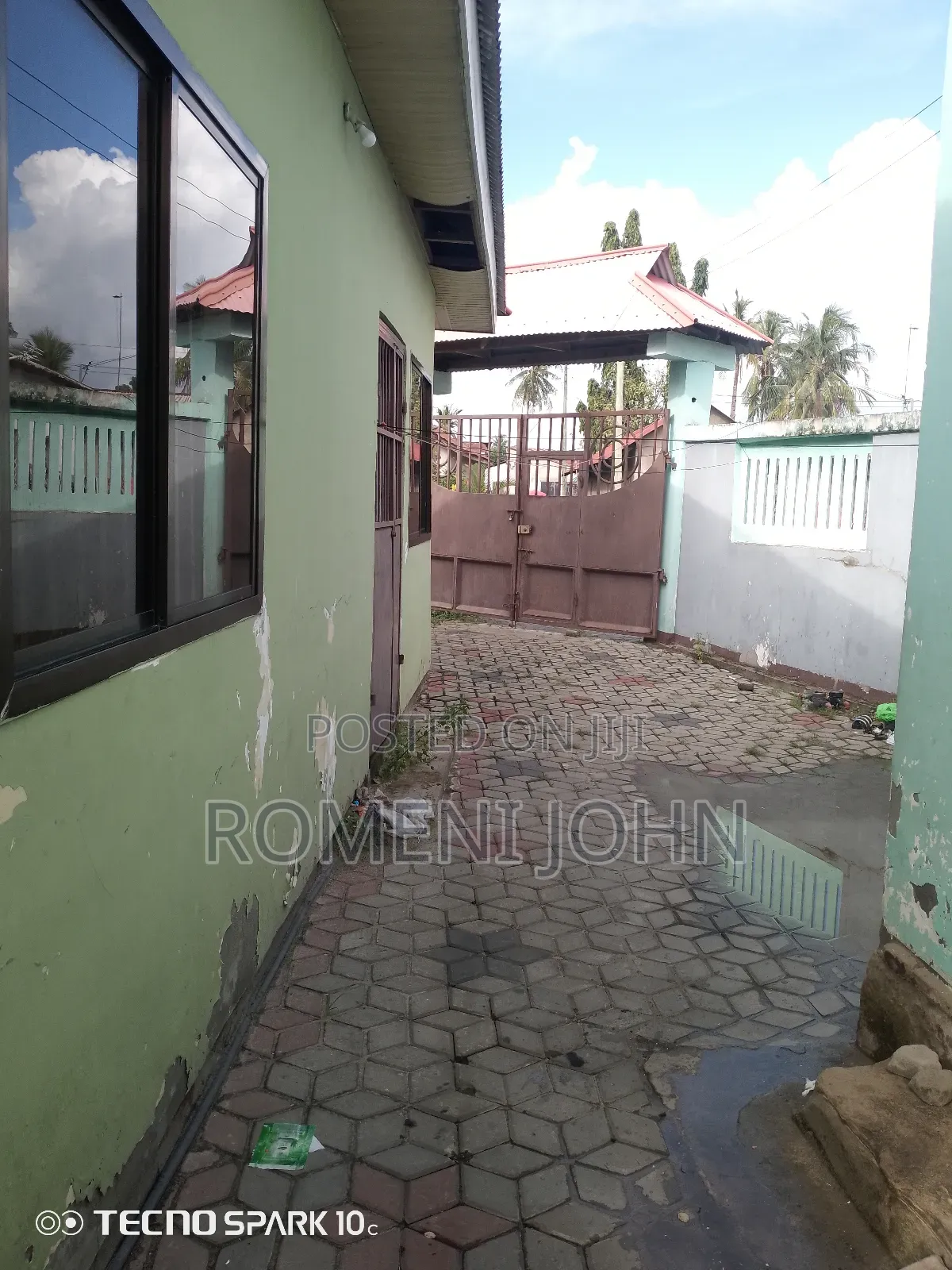 6bdrm House in Tanzania Daresalaam for sale